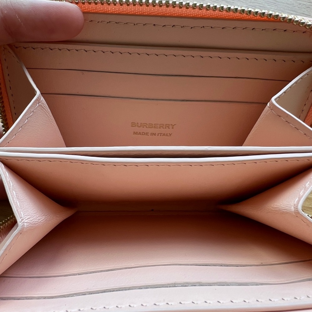 Burberry Cream Quilted Wallet with Gold Monogram - Picture 4 of 6